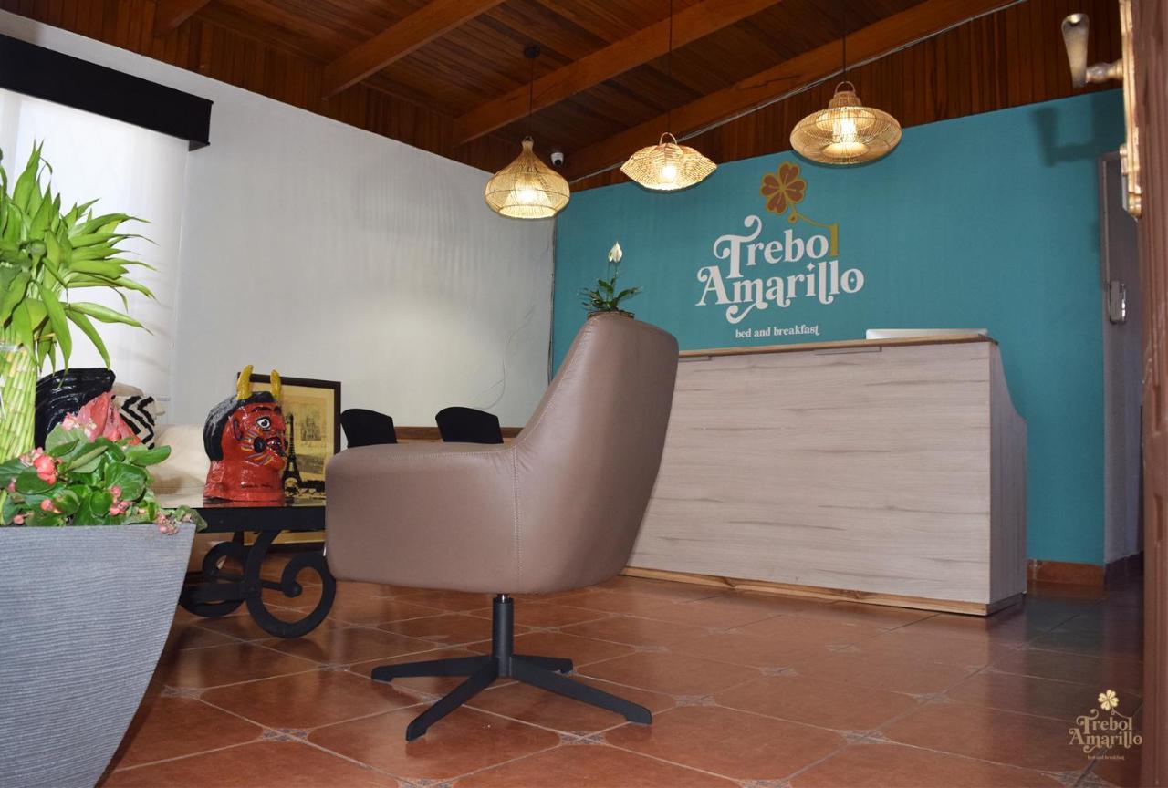 Trebol Amarillo Bed & Breakfast Эскасу Экстерьер фото