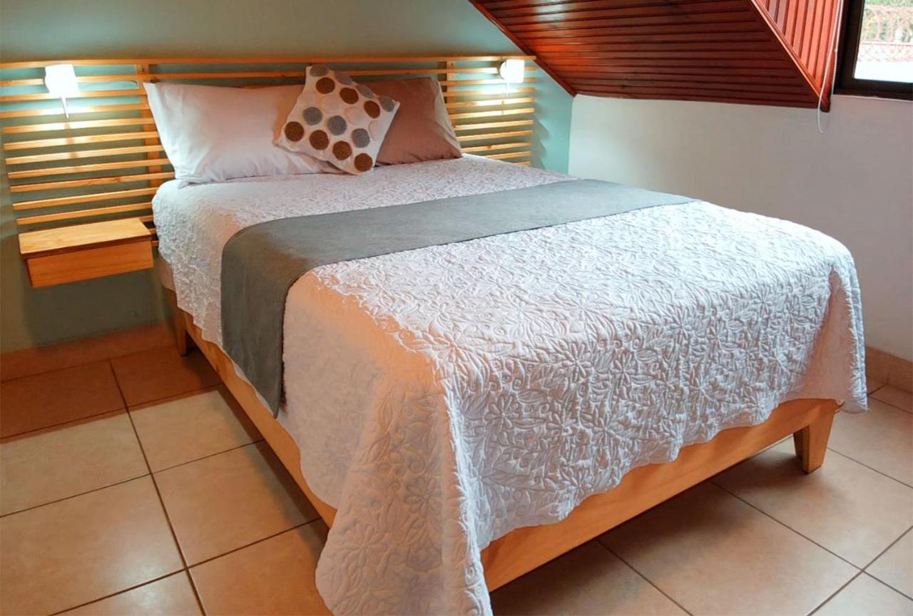 Trebol Amarillo Bed & Breakfast Эскасу Экстерьер фото
